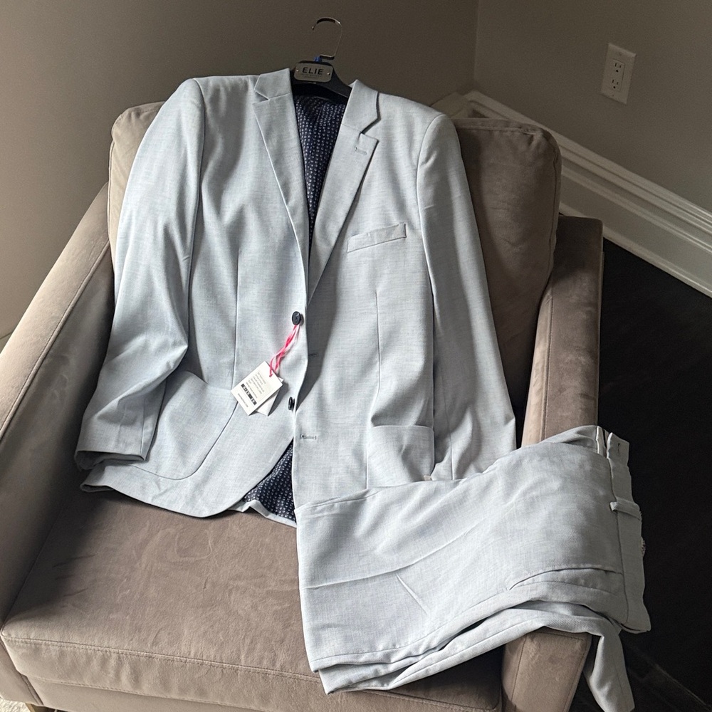NWT Isaac Mizrahi Classic Light Blue Suit